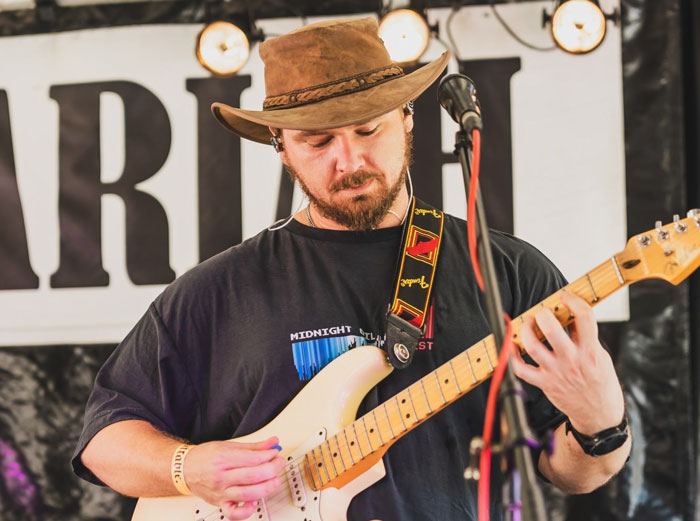 Live music at the Lucinda Hotel